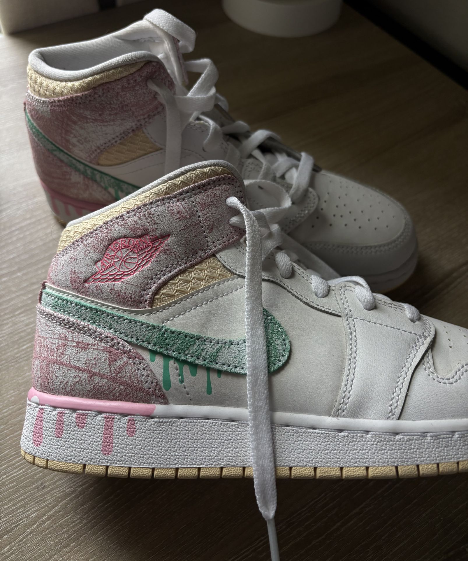 Air Jordan 1 Mid Paint Drip