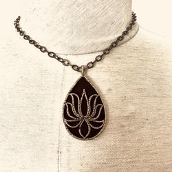Black And Gold Lotus Teardrop Pendant Necklace 