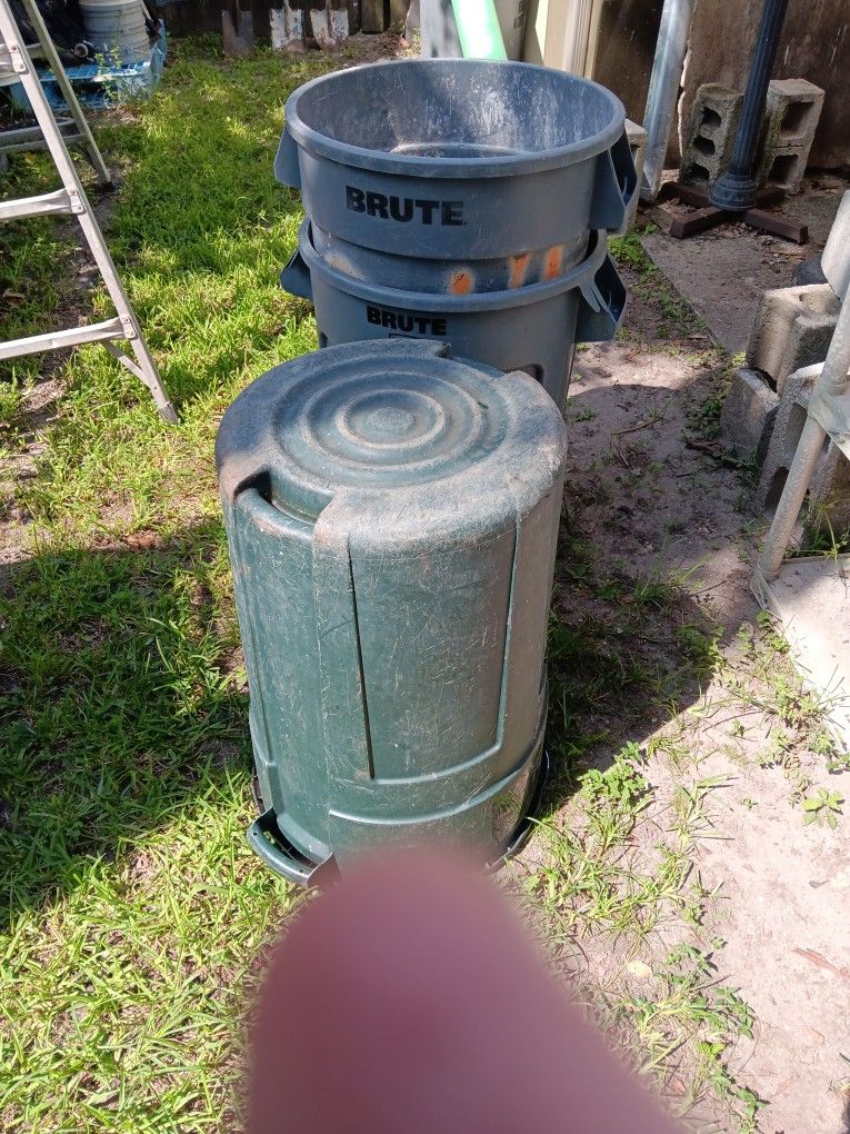 14.5 Gallon Trash Can Stainless Steel Semi-Round Kitchen Trash Can for Sale  in Baytown, TX - OfferUp