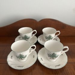 Set of 4 Vintage Nikko Christmas Tea Cups and Saucers