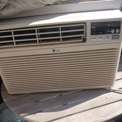 LG 8000 BTU Air Conditioner. Comes With Remote.