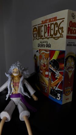 One Piece Manga Box Set Volumes 1-3 and Figure