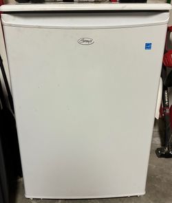 Ginny’s Upright Freezer – Works Great – $90