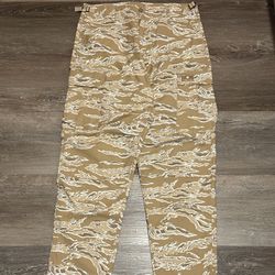 BRAND NEW UNDEFEATED TAN CARGO PANTS 34