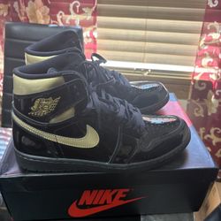 Jordan Metallic gold Sz 10