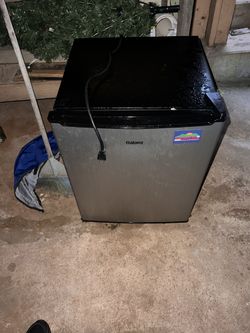 Galanz mini Fridge 