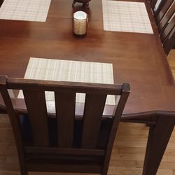 Wood      Dining Table   6 Chairs 