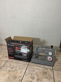 Singer Heavy Duty Seeing Machine