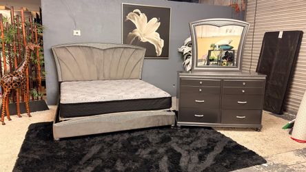 Very Pretty King Size Bedroom Set With Mattress - Delivery Available