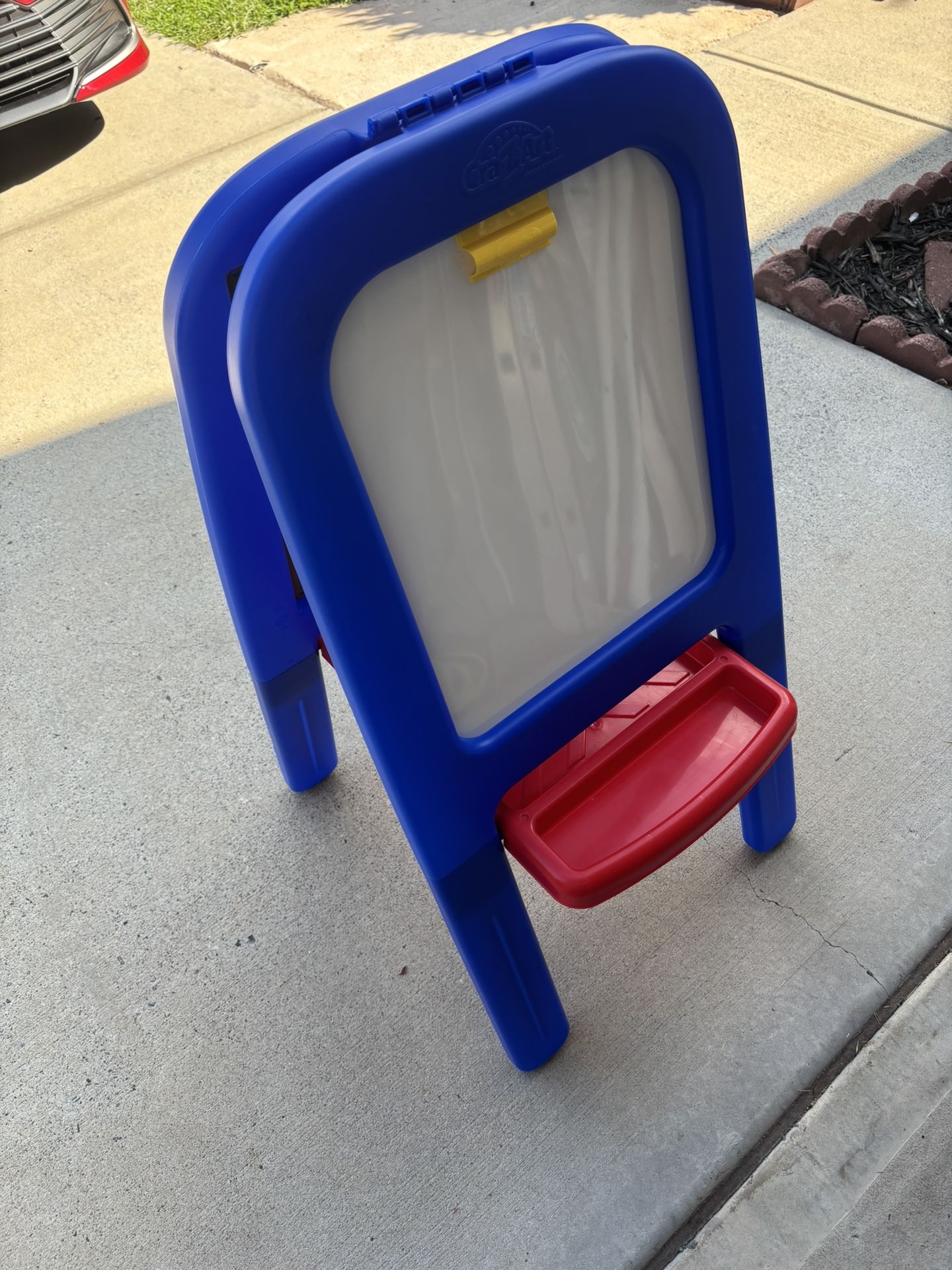 Crayola Double-Sided Easel