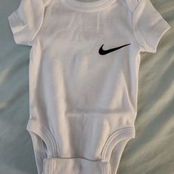 Shortbsleeved Nike onsie