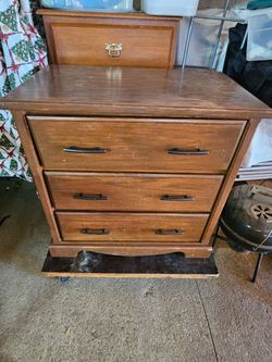 Mueble de pura madera 3 cajones