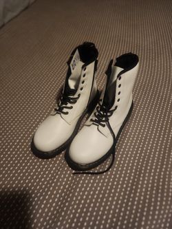 Dr MARTENS