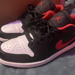 air jordan one low white toe