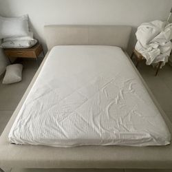 B&B Italia Charles Queen Bed And Mattress