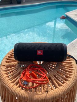 JBL Flip 4 Portable Bluetooth Speaker – Excellent Condition