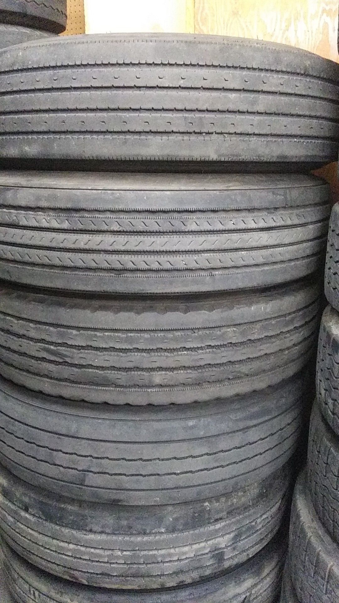 Used tires 295/75/22.5