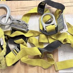 Fall Protection Safety Harness With 6’ Safety Lanyard