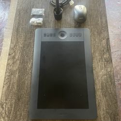Wacom Intuos Pro Drawing Tablet (medium) W/ Stylus, Mouse, and Carrying Case 