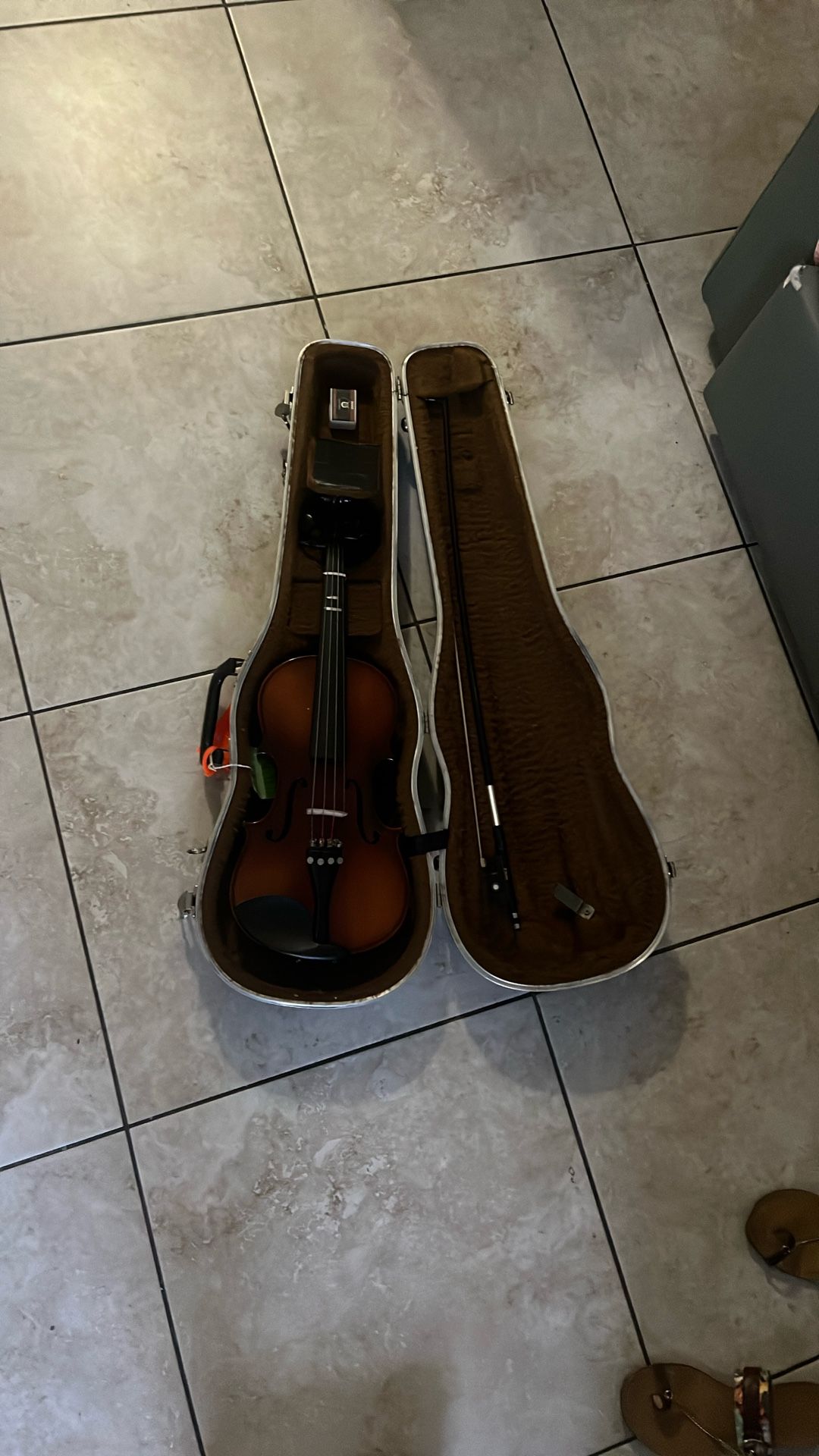 violin (used but in great shape)