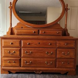 Bassett Mirror Dresser Set (Read Description)