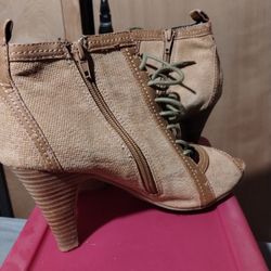 Size 8 Nine West Lace Up Open Toe Heel