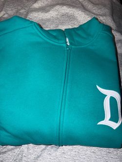 Disneyland sweater size 2xl