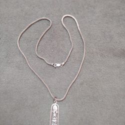 pretty silver pendant and chain 