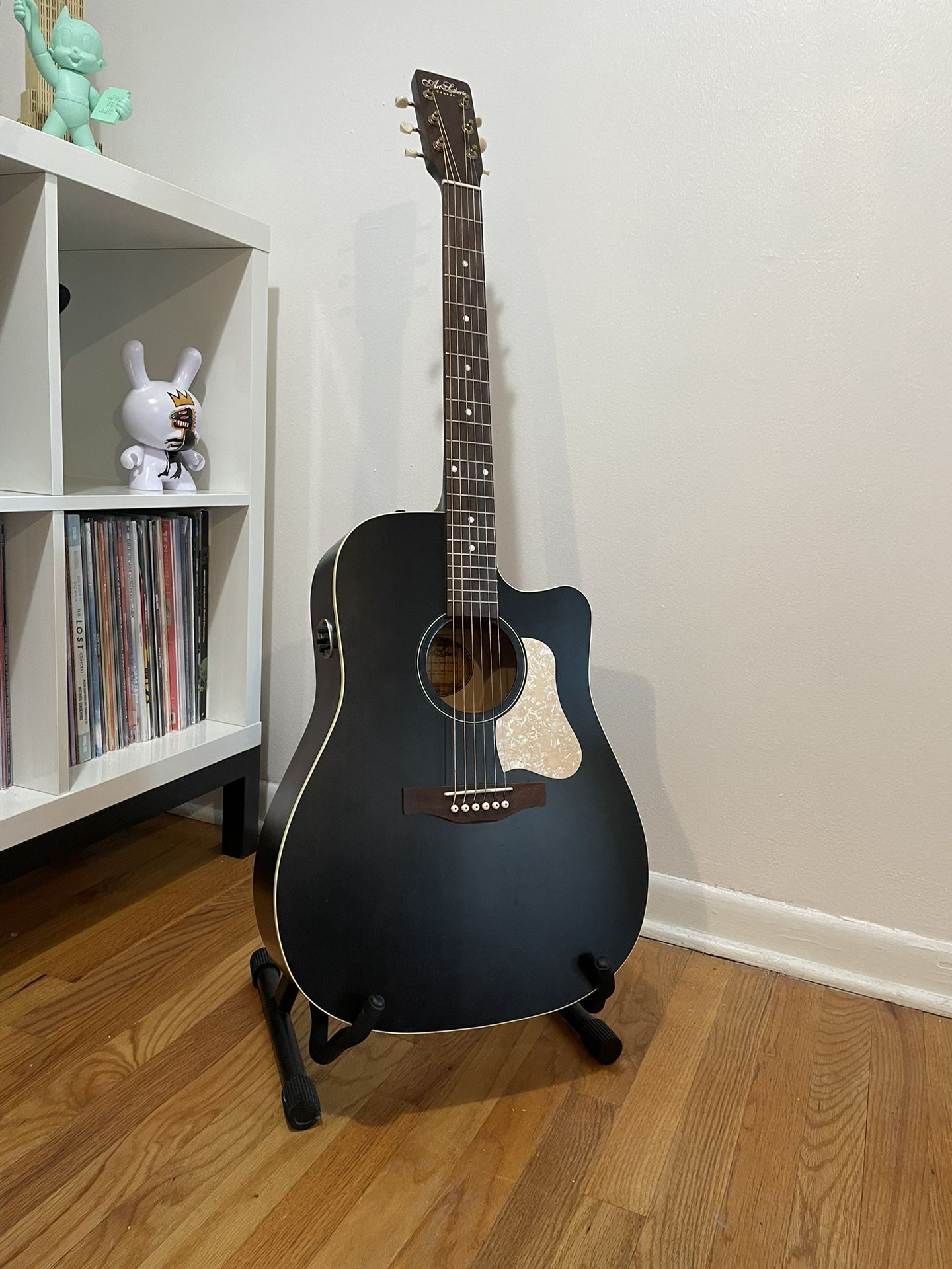 Art & Lutherie Americana Acoustic Guitar in Faded Black QIT
