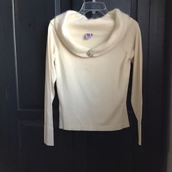 Woman’s ANN TAYLOR Off-white long sleeve pullover top… Size medium