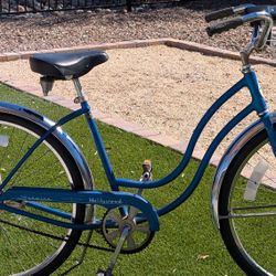 Schwinn Hollywood classic bike, front basket, 26-in tires, frame 19-in