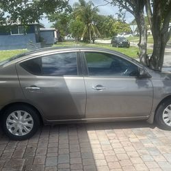 2014 Nissan versa
