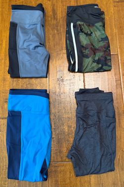 Women’s Size Medium Capris **LIKE NEW**