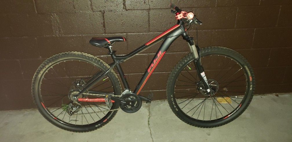 2018 Fuji Nevada 29 17 Inch Frame Mountain/XC Bike w