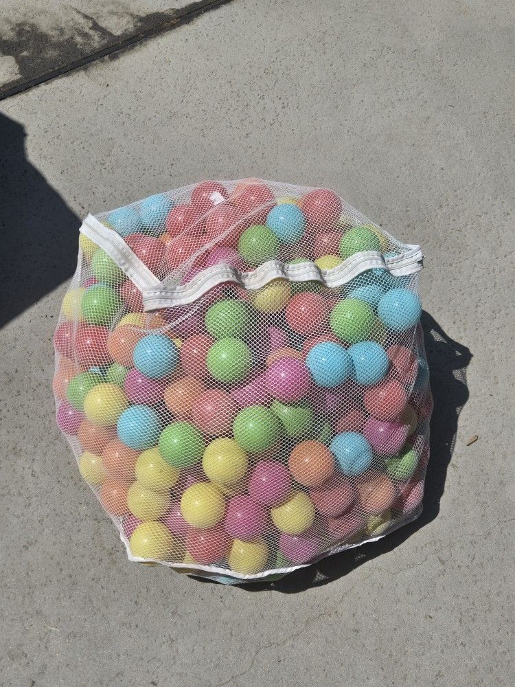 1 Or 2 Bags Of Plastic Play Balls -200 Ct