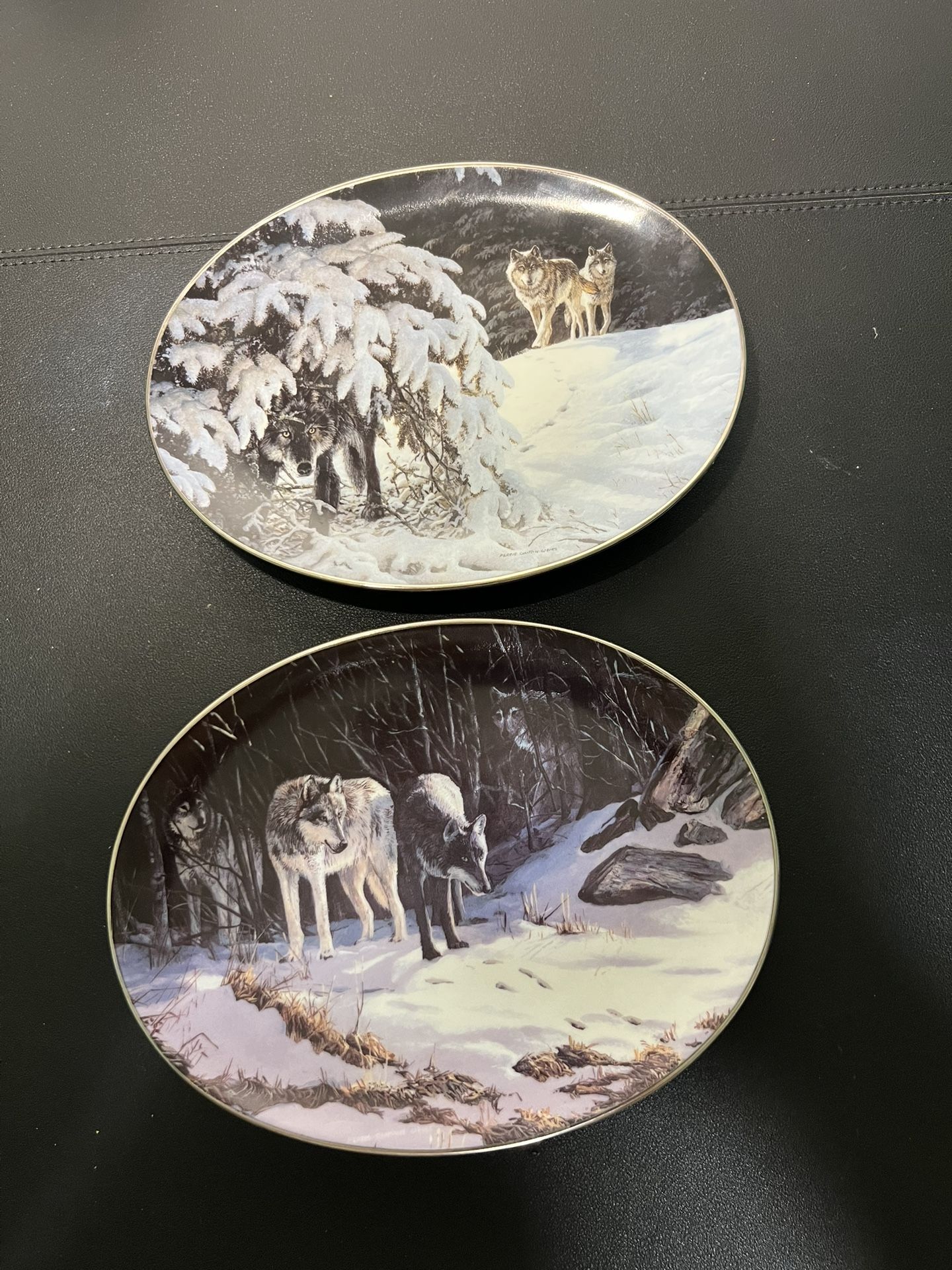 The Bradford Exchange 1995 Winter Shadows 2 Oval Wolf Plates, 8.5x6.75”