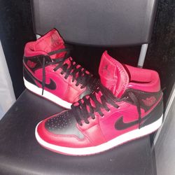 Air Jordan 1 Mid Red Black Sneakers
