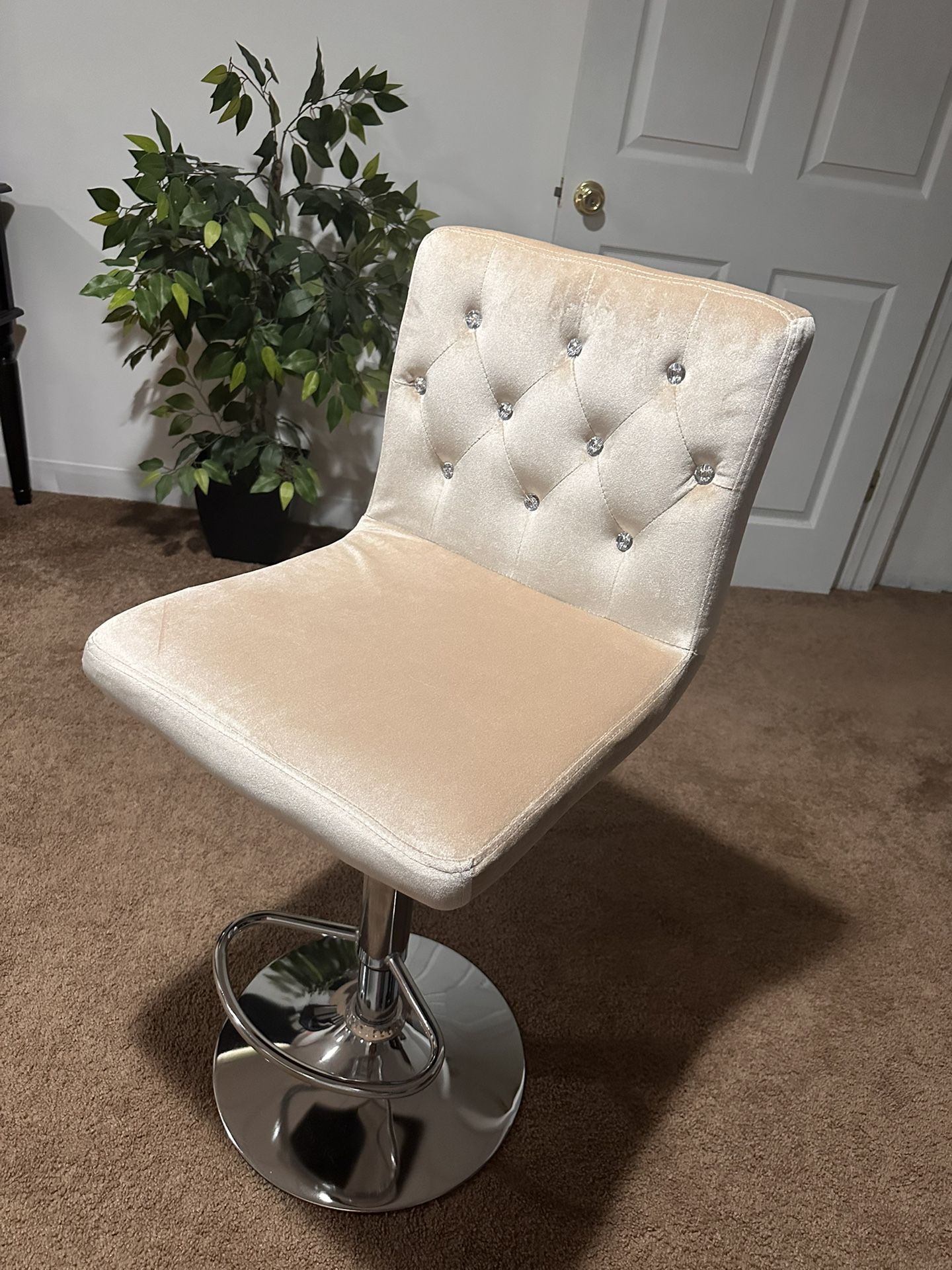 Bebe Velvet Chair With Rhinestones