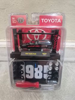 🔥 NEW RELEASE🔥 2026 M2 MACHINES TOYOTA TRUCK 1985 RMODEL KIT VHTF 🔥black🔥🔥