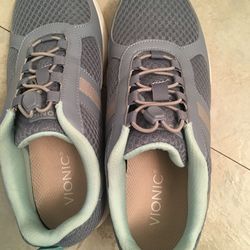 Brand NEW Vionic Sneakers/ Size 8