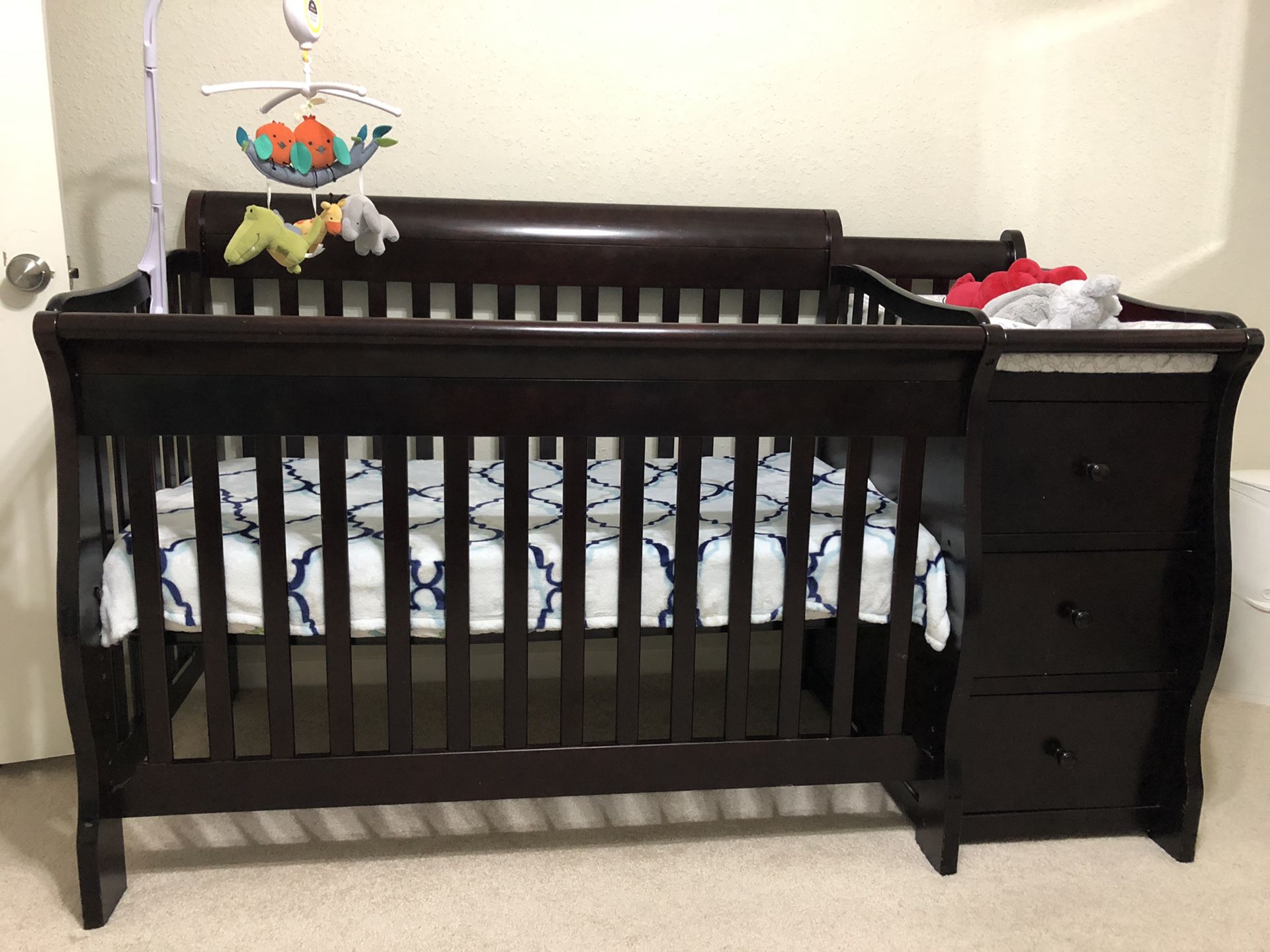 Baby crib (without mattress) original price 250 +Jump bouncer like new/ Both $160