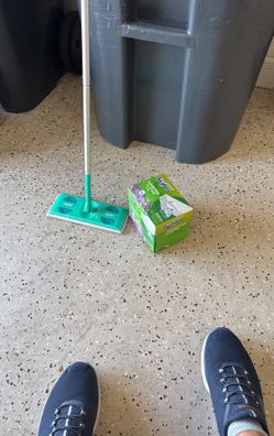 Swifter With Unopened Box Of Dry Cloths