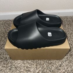 Yeezy Slides Dark Onyx Size 11 Brand New