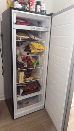Vissani 7.1 cu freezer + refrigerator