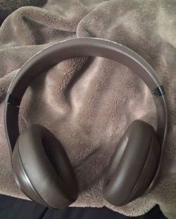 Beats headphones slightly used