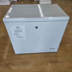 $529(MSRP$679, Save $150) GE Manual Defrost Chest Freezer With LED Interior Lighting and Garage Ready