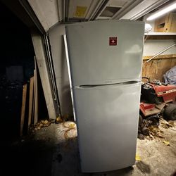 GE  Refrigerator 