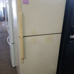 Maytag Off white 18cf Top Freezer Fridge 