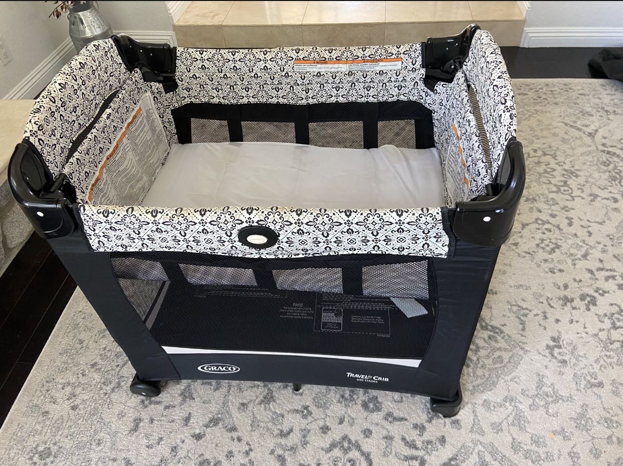 Graco Travel Lite Crib With Stages W/Travel Bag