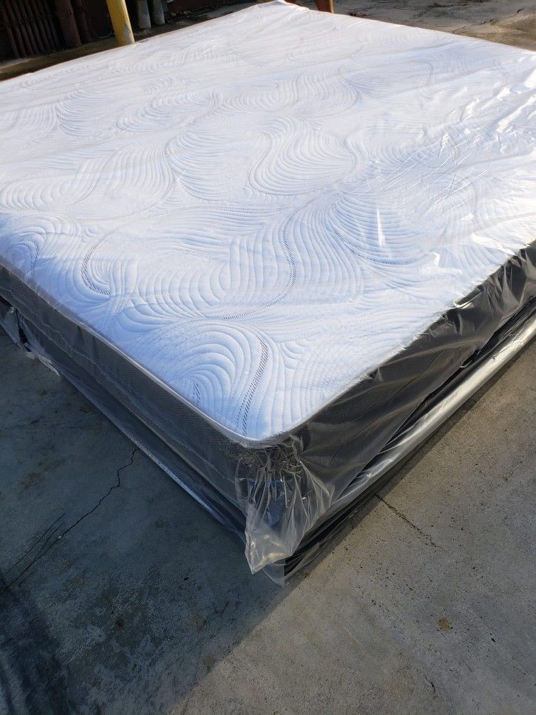 NEW KING MATTRESS AND BOX SPRING